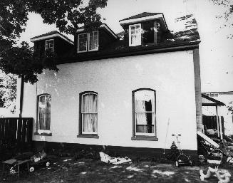 Dewi Sant Welsh United Church Manse, Melrose Avenue, south side, between Yonge Street and Jedbu…