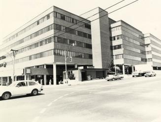 Continental Court, Yonge Street, northwest corner of Lawrence Avenue West, Toronto, Ontario. Im…