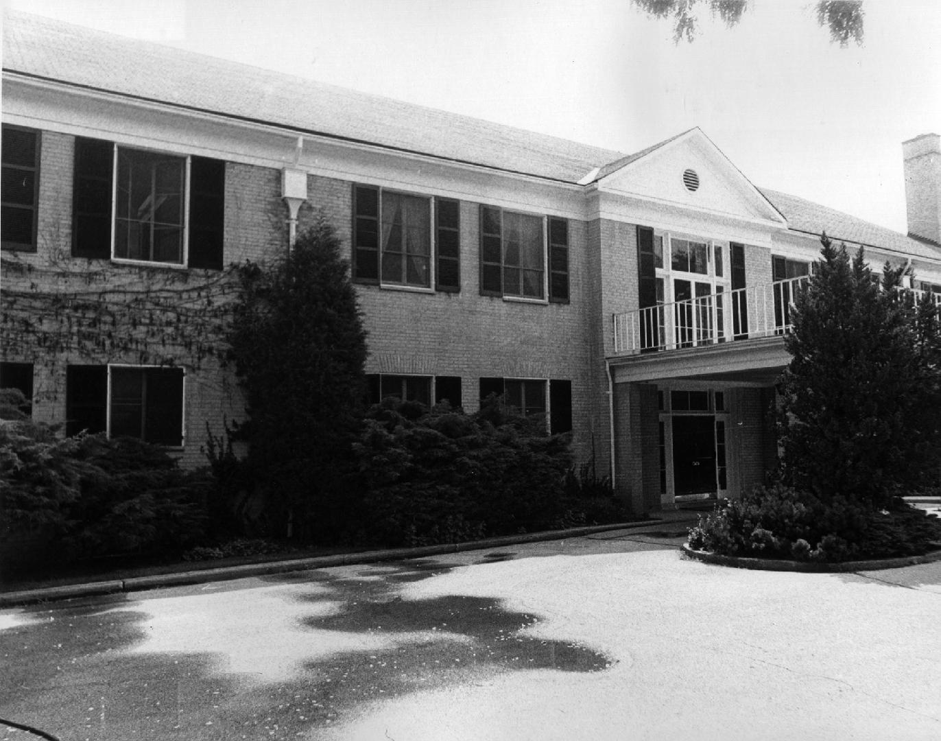 Rosedale Golf Club clubhouse, Mount Pleasant Road, east side, north of Teddington Park Avenue, …