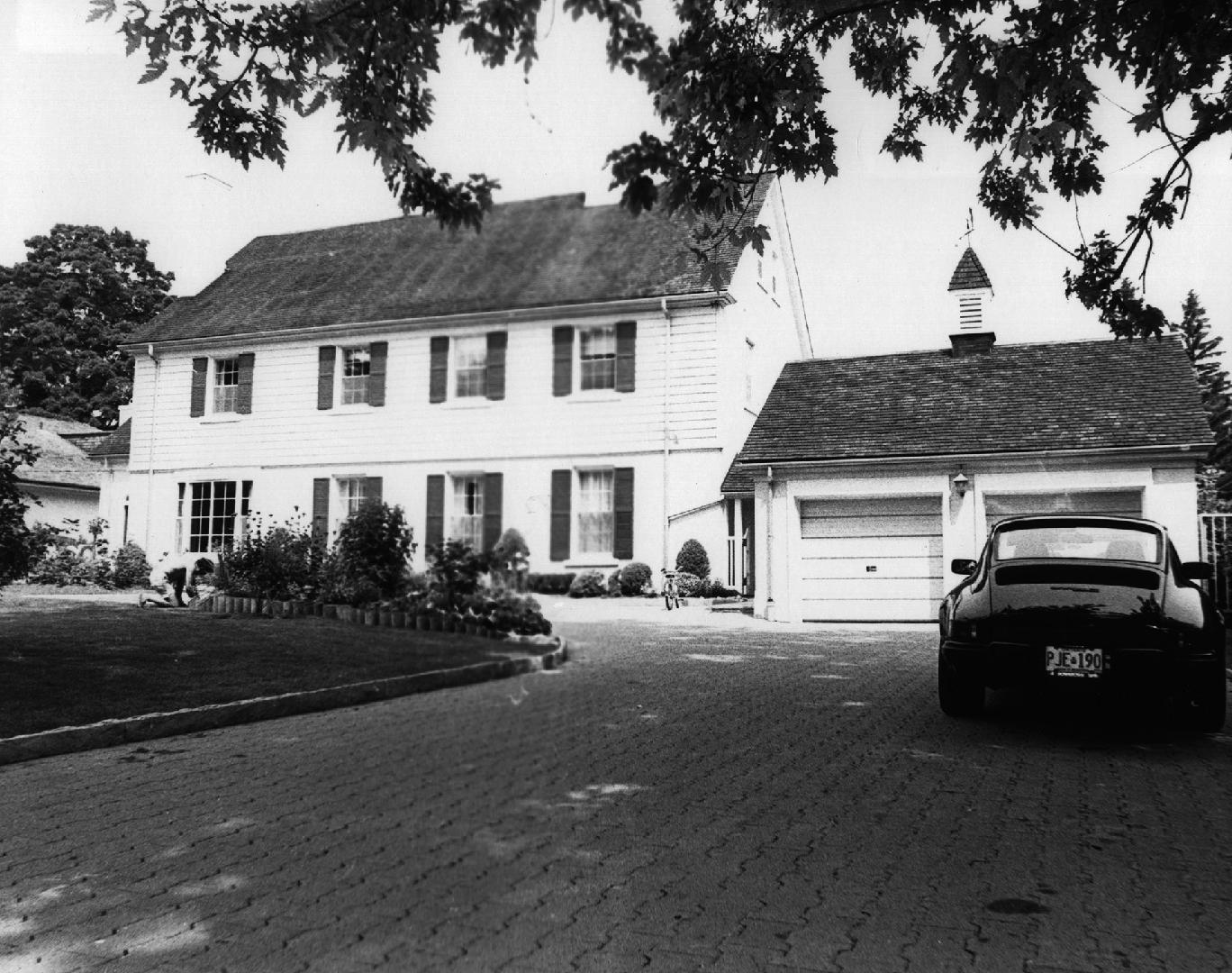 Richard Southam House, Teddington Park Avenue, north side, between Mount Pleasant Road and Bayv…