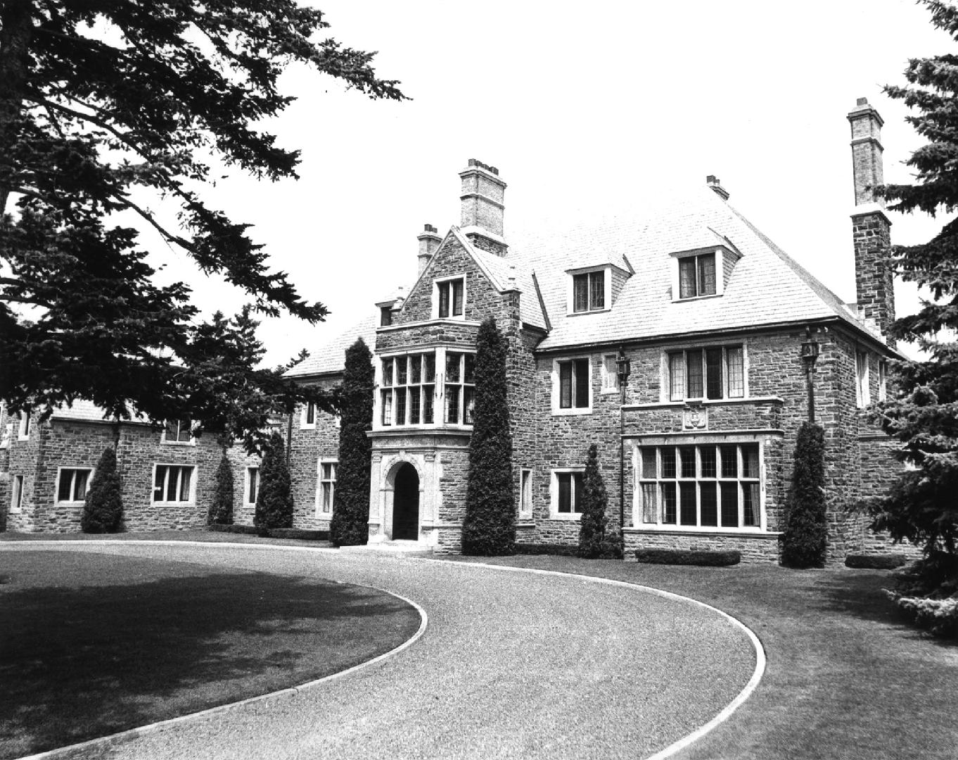 Frederick Cowan House, Teddington Park Avenue, north side, between Mount Pleasant Road and Bayv…