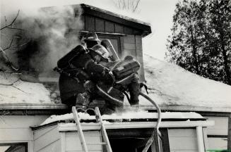 $100,000 fire destroys house in Oak Ridges