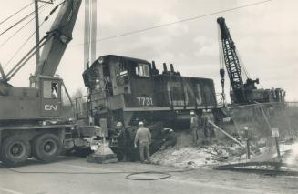 Derailed engine gets a boost at both ends