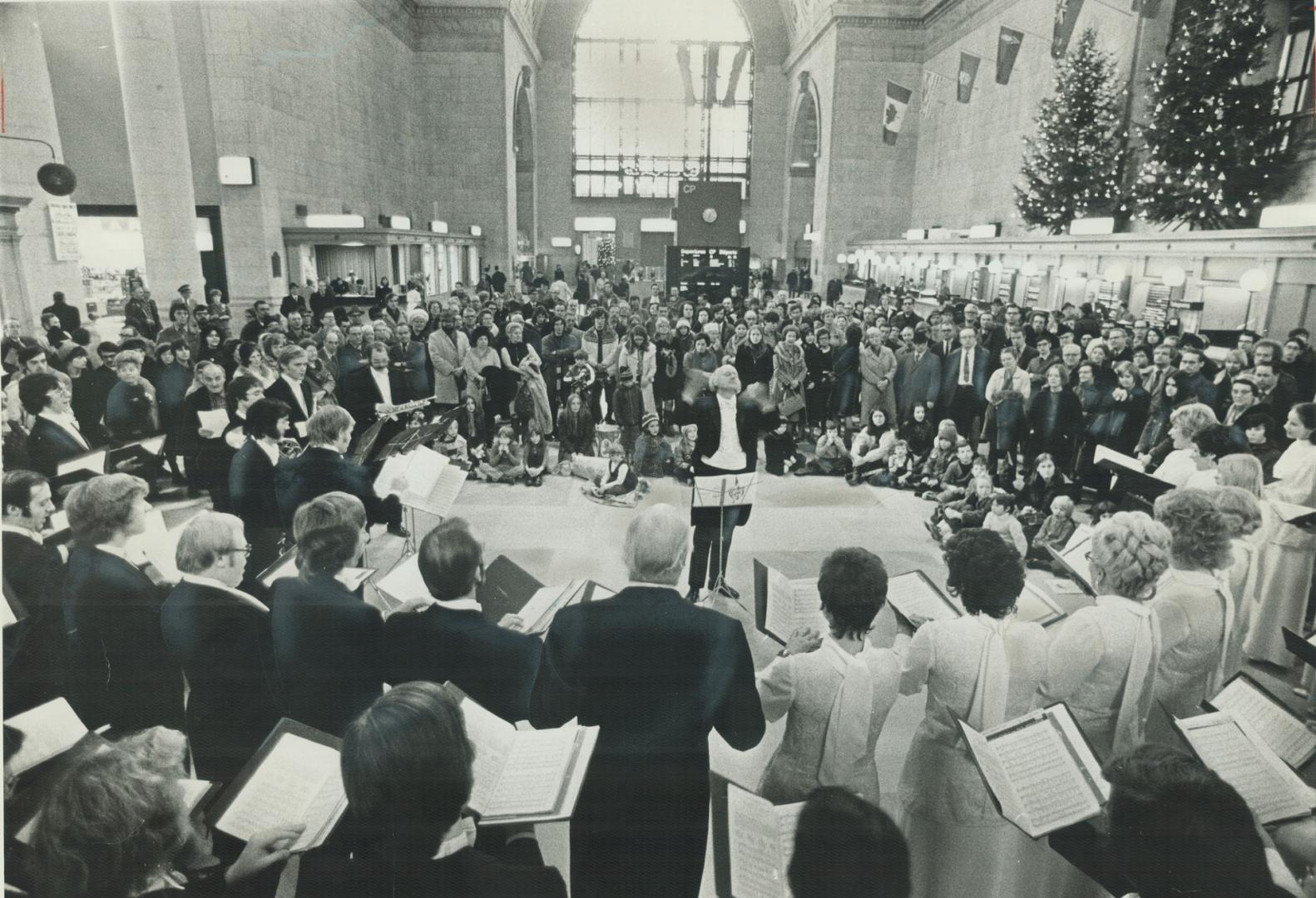 Union Station Rings for Christmas Travellers