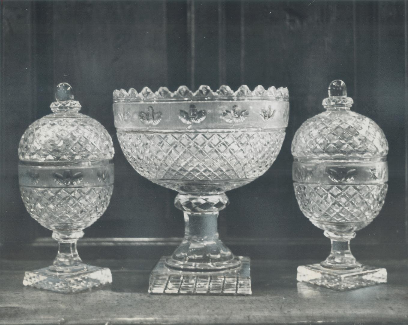 Antique Georgian bud glass centrepiece and two covered honey jars represent the style that continually rates high among Canada's collectors. The Sween(...)