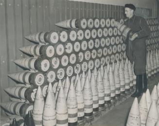 Canadian coastal defence being rehabilitated at Halifax includes guns which can throw 380 - pound shells 15 miles, searchlight batteries, radar towers(...)