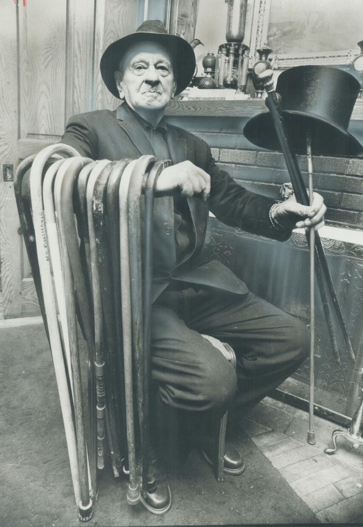 Auctioneer Fred Smith has been waving auctioneers' canes like these for 62 years and figures he's the longest-licensed auctioneer in Canada. The 86-ye(...)