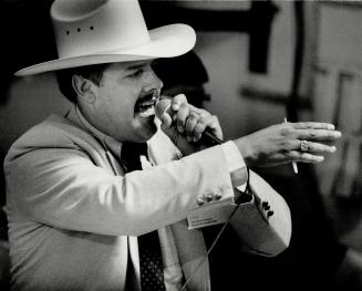 Dub Venable Jr. of Anadarko, Okla., makes his sales pitch at the Ontario Stock Yards in Toronto