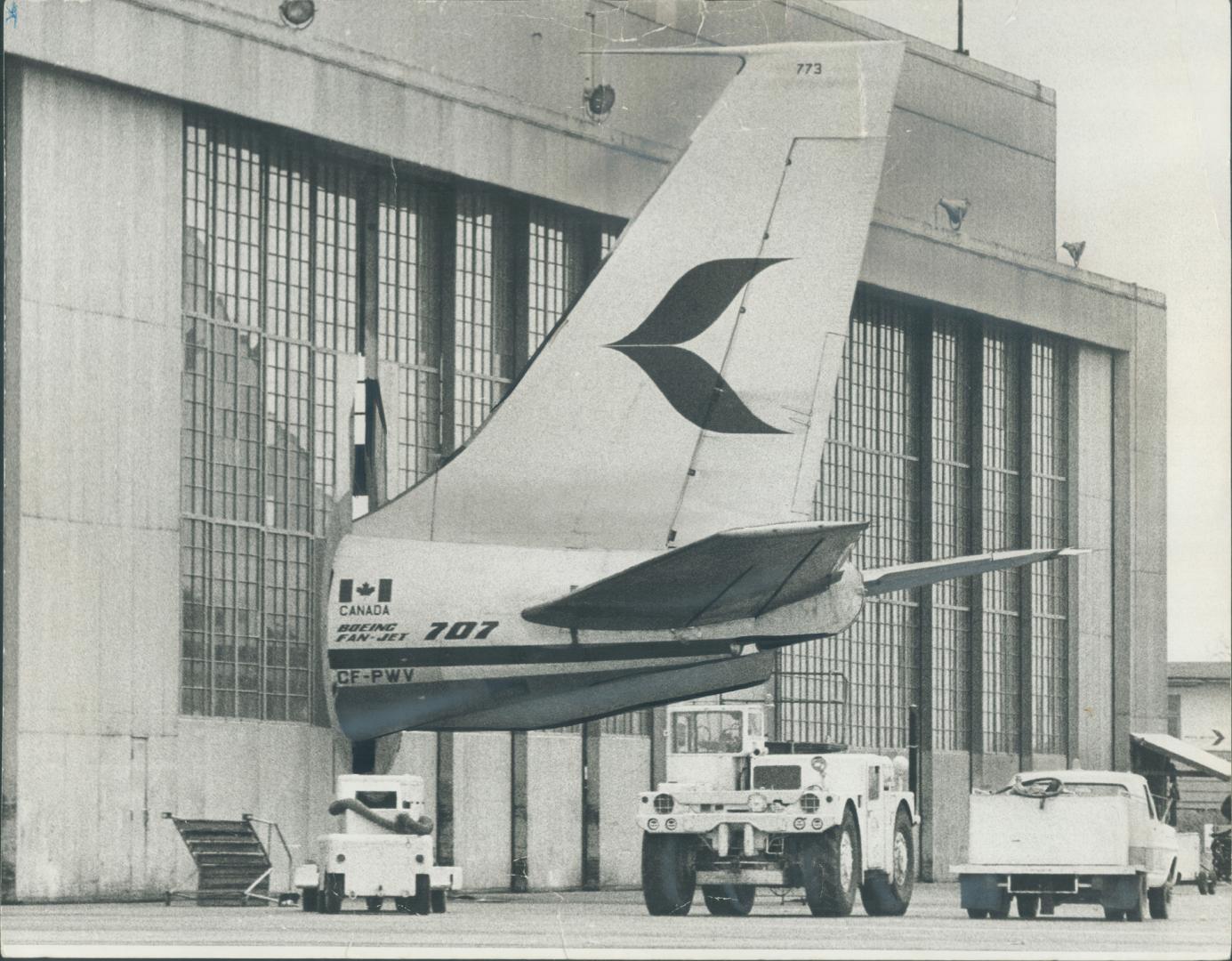 A parking problem solved. It's like the old joke about the guy who had to cut holes in his garage to accommodate the tail-fins on his big new car. At (...)