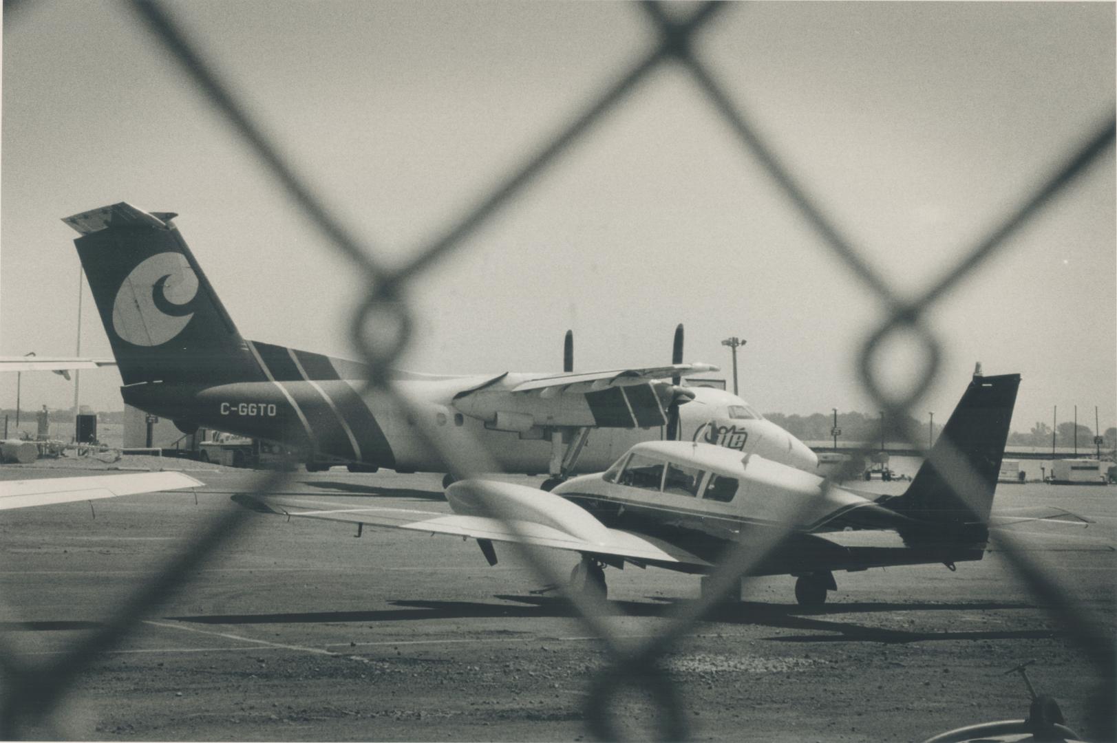 Aviation - Aircraft - Dash 8, 8 - 100, 8 - 300, 8 - 400