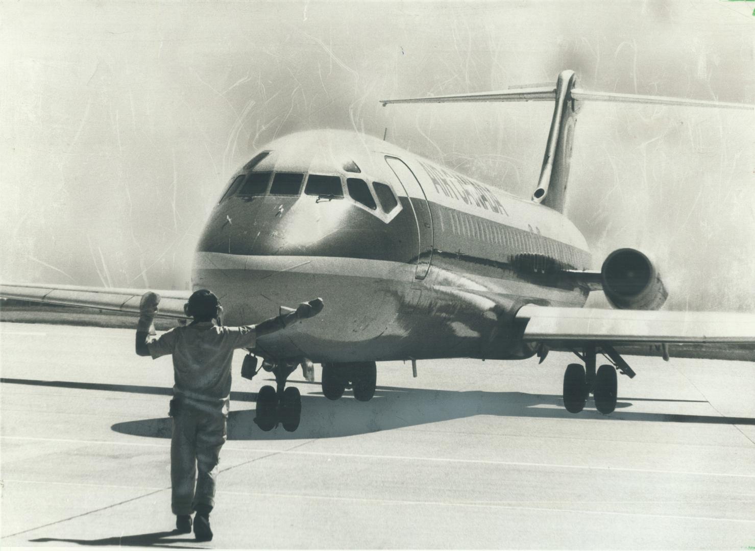 One of the first flights out of Toronto Airport after 10-day Air Canada shutdown, Halifax-bound DC-9 is signalled into take-off pattern by station att(...)