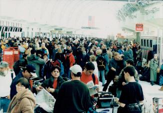 Aviation - Airports - Canada - Ontario - Toronto - Pearson International - Passengers