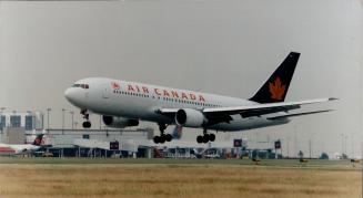 Aviation - Airports - Canada - Ontario - Toronto - Pearson International - Planes - 1990