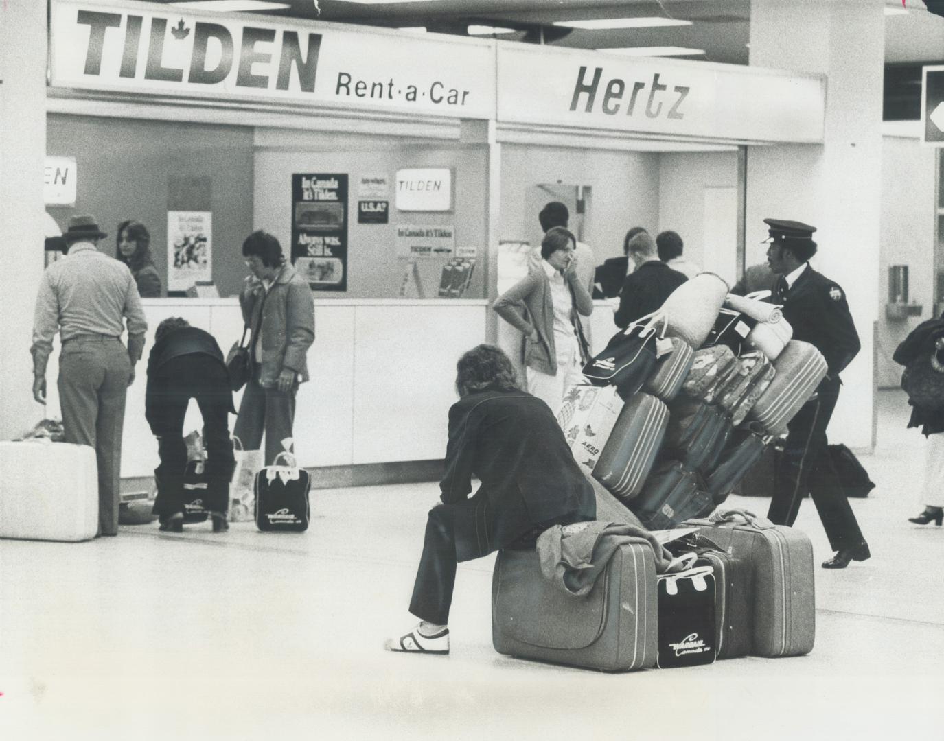 $900 million will be spent this year by Canadians and Americans to rent cars, overswhelming majority of it in airport arrival lobbies like Toronto's T(...)