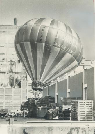 Plunk! end of the race. This balloon, one of 10 entered in the Great Export A Balloon Race which left from High Park today, landed within 500 yards of(...)