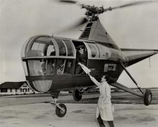 Use of helicopter to deliver mail is being considered by Ottawa and a series of experiments was carried out by a Sikorsky helicopter. Plane landed on (...)