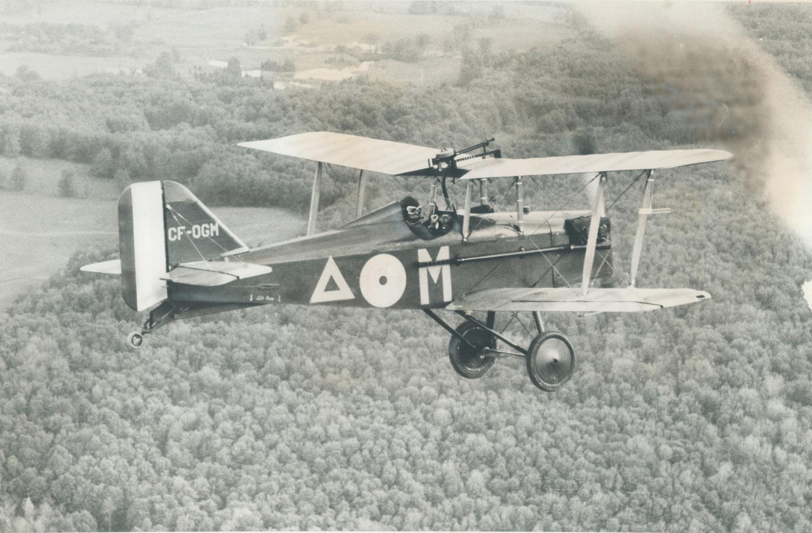 Flying high over the Caledon Hills in a replica of a World War I British-built SE5-A fighter plane is Toronto boradcaster Bill McVean, who is a member(...)