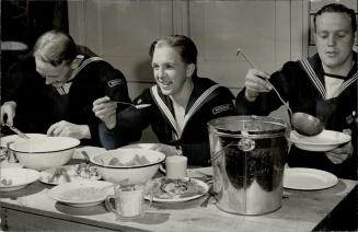 Camp little Norway on the Toronto waterfront trains bath army and navy airmen to assist in freeing their native land