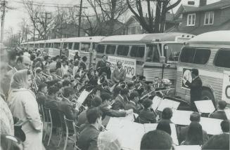 All aboard for operation expo. Band plays send-off at Winona Drive senior public school for group of the first 711 Metro school children to take part (...)