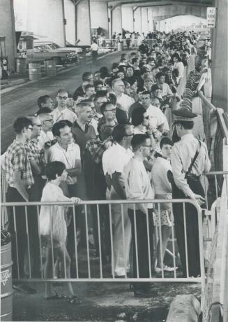 Long lineups are the order of the day at the CNE grounds these days as thousands of Metro residents await their turn to go through Canada's Centennial(...)