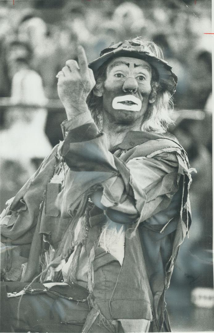 Clowning it up at the forum. The circus came to the Forum at Ontario Place yesterday, with Emmett Kelly Jr., son of the famous clown Emmett Kelly, on (...)