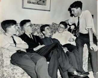 They'll sing for anglicans. Choir Boys From Royal School of Music at Croydon, England, arrived at Toronto airport today. They will sing at the Anglica(...)