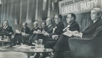 Liberal Line-Up of contenders for pary leadership sat on platform last night at the Ontario Liberal convention, each waiting to tell delegates why he (...)