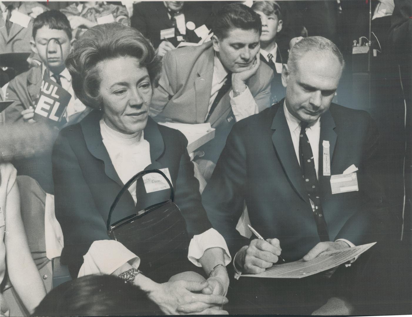 Their faces tell the story. Mr. and Mrs. Paul Hellyer look at the results of the third ballot and realize that a good try by the transport minister ha(...)