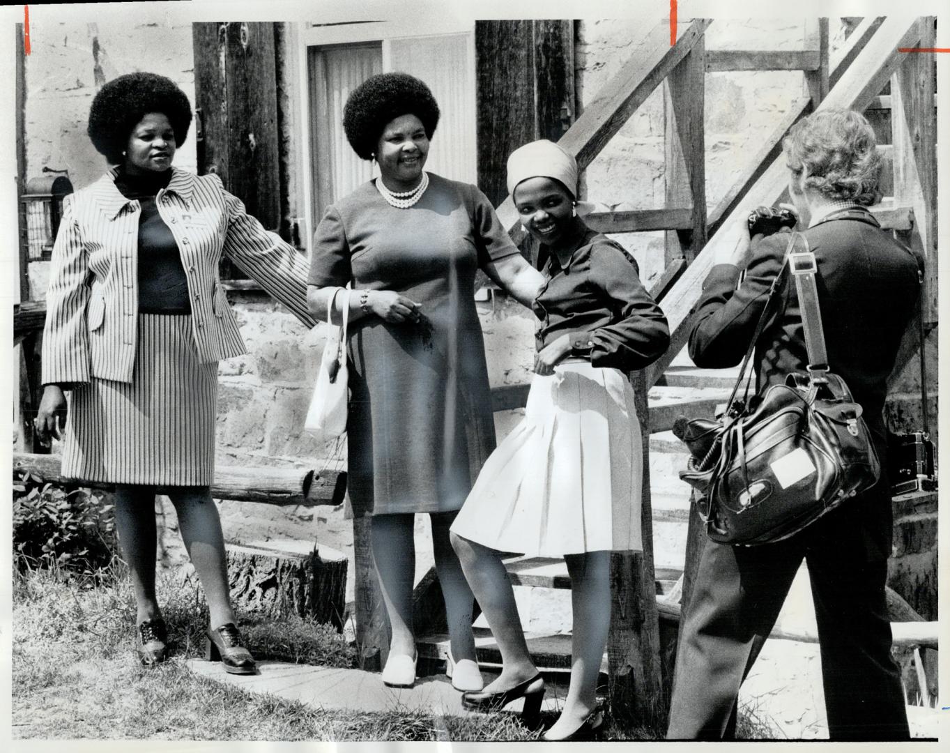 The Wives of delegates to the Commonwealth conference visit a reputedly haunted kintail mill in Almonte, 35 miles southwest of Ottawa. Swaziland group(...)