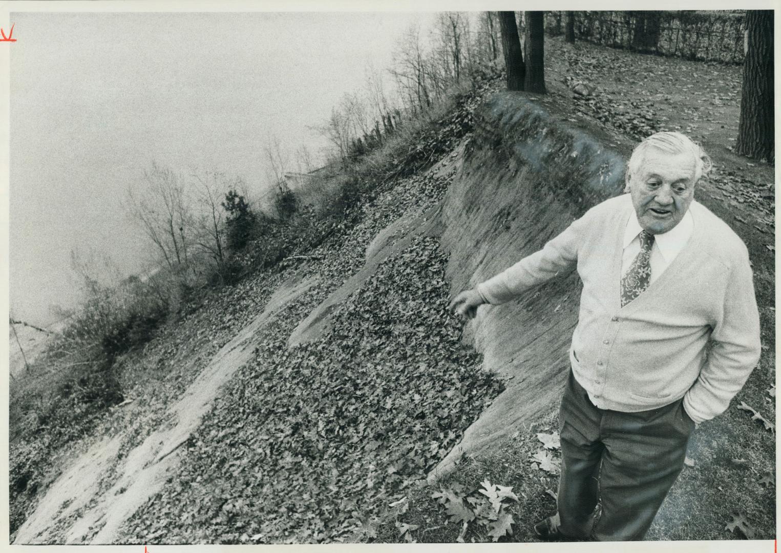 More than 100 feet of Harold Griffin's backyard atop the Scarborough Bluffs has cascaded down into Lake Ontario in the 32 years he's lived there. He's(...)