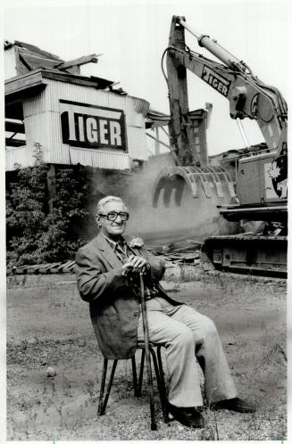 Going, going. . . A long-time wrecker himself, Jonsey Reitapple, 83, watches as Tiger Wrecking knocks down buildings at 2478 Eglinton Ave. W., former (...)