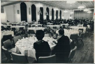 800 didn't come to P.M.'s breakfast, A monster breakfast rally marking the Toronto wind-up of Prime Minister Diefenbaker's election campaign turned ou(...)