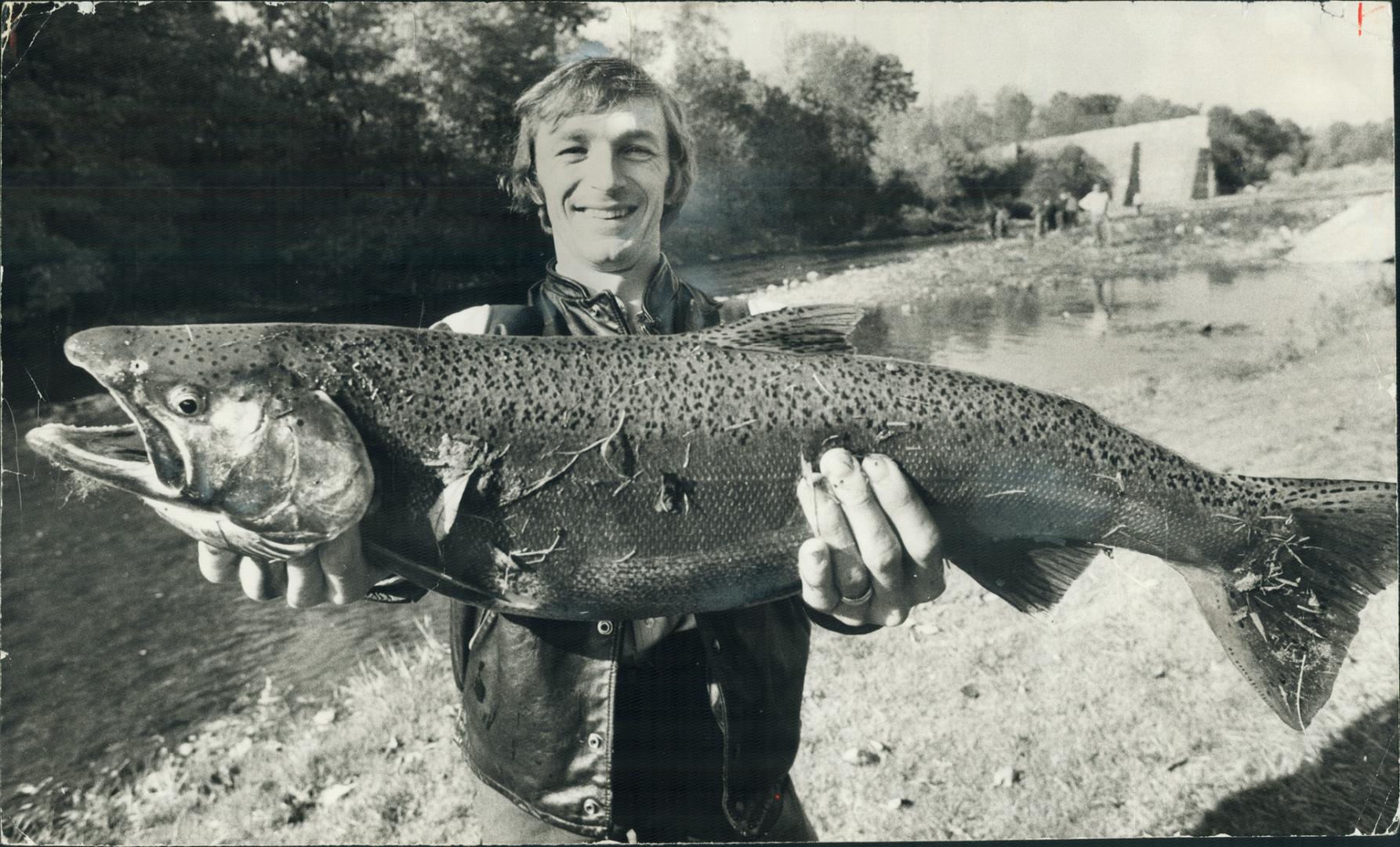 Nothing fishy about this one. Deligated angler Jim Parsons displays the big one he landed in the Credit River yesterday-nearly 15 pounds of coho salmo(...)