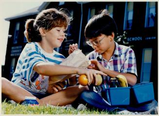 Children's important midday meal will be nutritious and less hassle to pack with these helpful tips and recipes