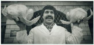 Turkey time again. Spyro Spyropoulos holds up 15 kilograms of turkey in front of the St. Lawrence Market on Toronto's Front St. These free-range birds(...)