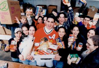 United Synagogue Youth international convention delegates help out at Daily Bread Food Bank