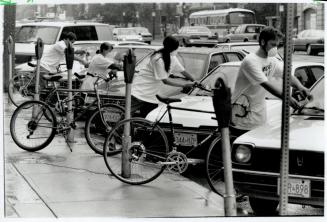 Biking is just the ticket!, Greenpeace activists issue 'citations' to drivers yesterday to make them aware of pollution caused by automobiles and to a(...)