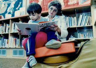 Taking in the books at Bendale, Jean Bell of Bendale library introduces Adam Connelly - who looks like he's doing a great job on his own - to the worl(...)