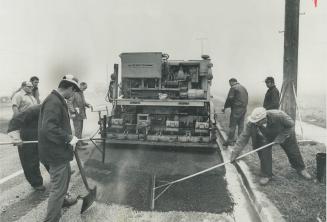 New paver is speedy and economical, This huge road resurfacing machine, currently the only one in Canada, should be good news for motorists and taxpay(...)