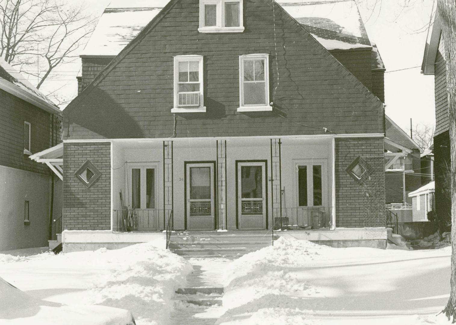 House, Waverley Road, no. 34 and 34A, west side, north of Kew Beach Avenue, Toronto, Ontario