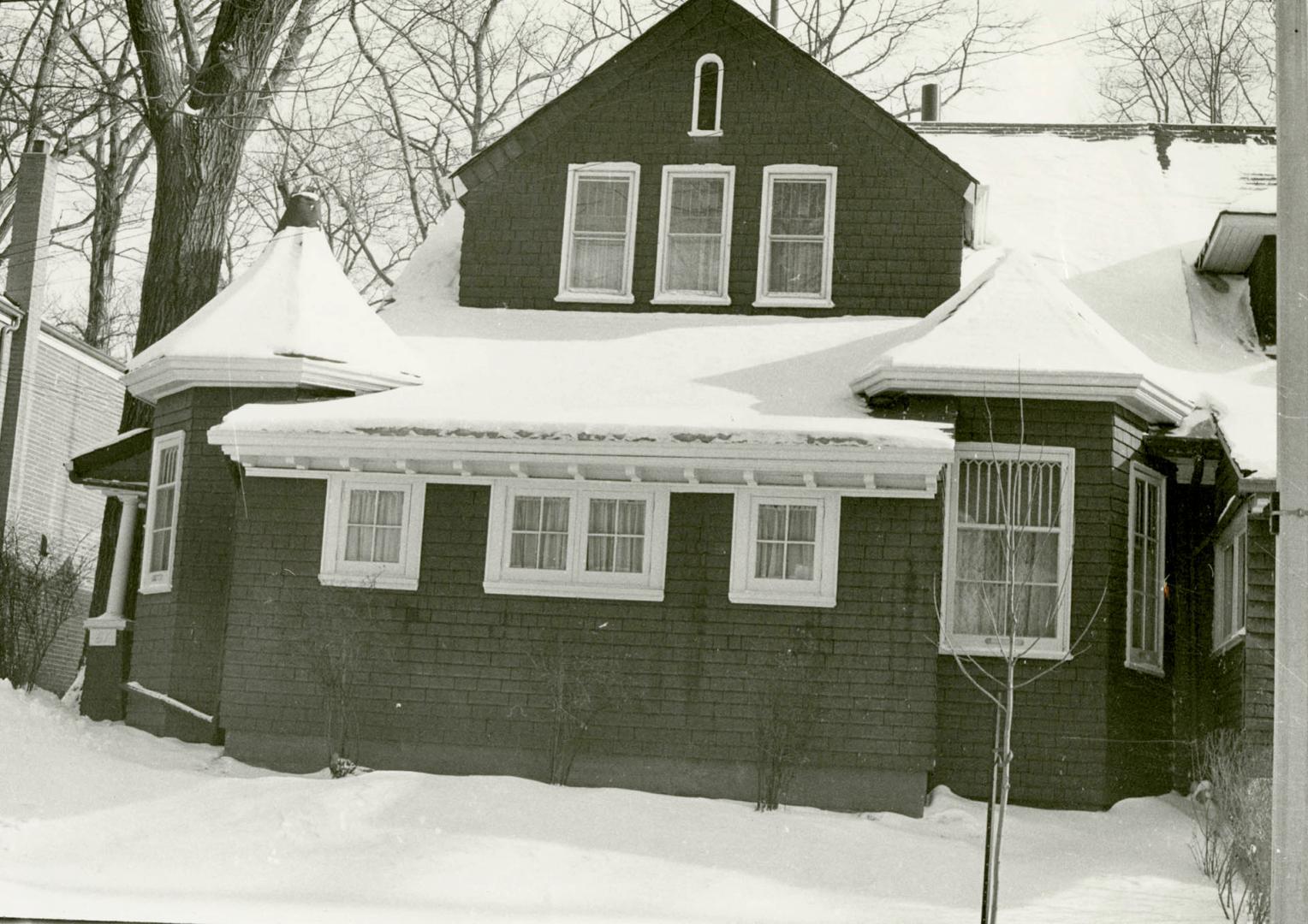 House, Waverley Road, no. 81, east side, between Queen Street East and Kew Beach Avenue, Toronto, Ontario