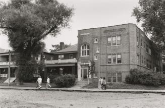 Hubbard Court (apartment) and houses on the boardwalk, Hubbard Boulevard, nos