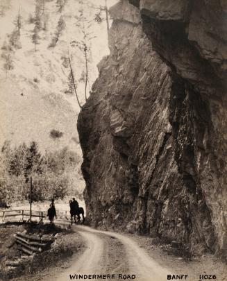 Windermere Road, Banff 11026 [with riders]