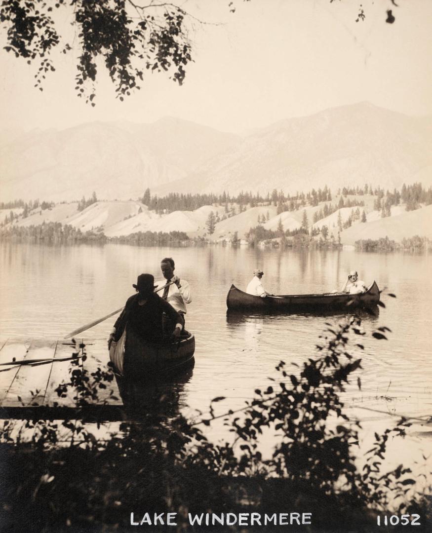 Lake Windermere 11052 [people canoeing]