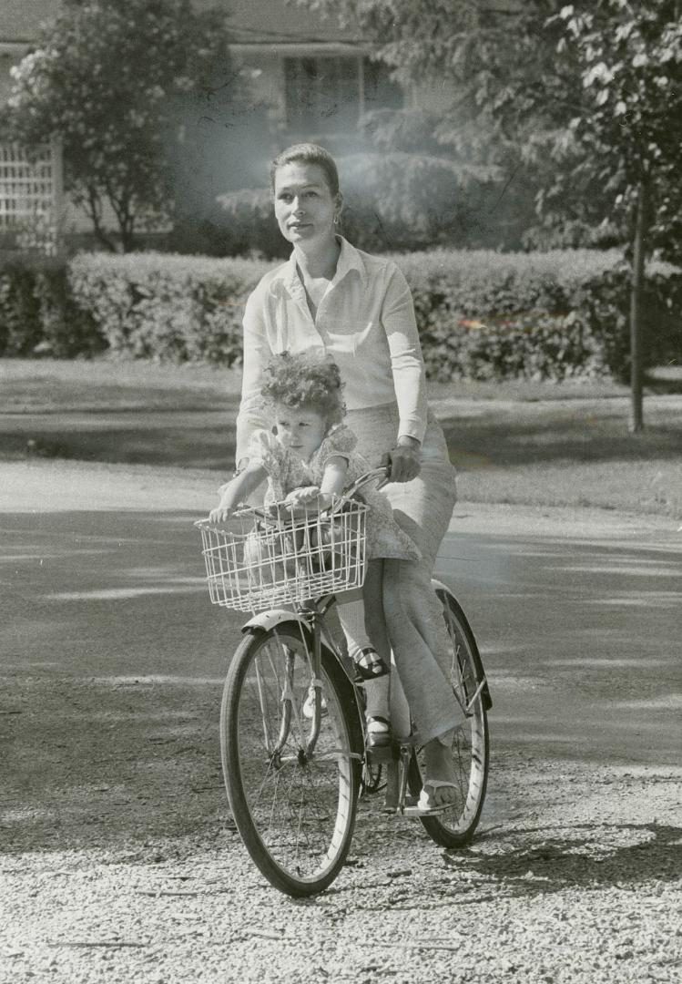 Kerry Burrows cycling with daughter