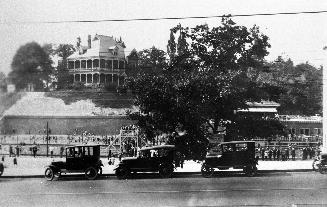 High Park Sanitarium, Gothic Avenue, west side, west of Quebec Avenue, looking north from Bloor St