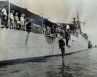 Ahoy, Girls - Navy's here!, Frogmen from one of three Royal Navy frigates visiting here jump over side of HMS Wizard in demonstration Sunday where shi(...)