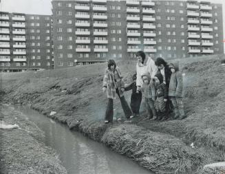 Polluted ditch behind Scarborough apartment buildings is a potential death trap for children, many mothers believe