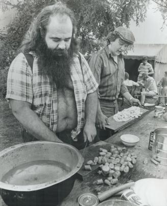 Portland Gray (left) from Oregon and Smytty from Newton, Iowa, see the hoboes eat well