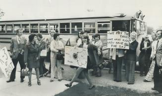 Bramalea parents arrive by chartered bus at Thomas L